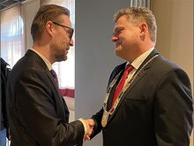 Oberbürgermeister Thomas Schubert begrüßte den Bürgermeister der tschechischen Partnerstadt Lovosice, Vojtěch Krejčí.