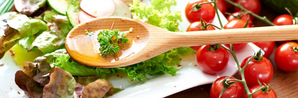 Symbolfoto Gastronomie - auf einem Teller angerichteter Salat