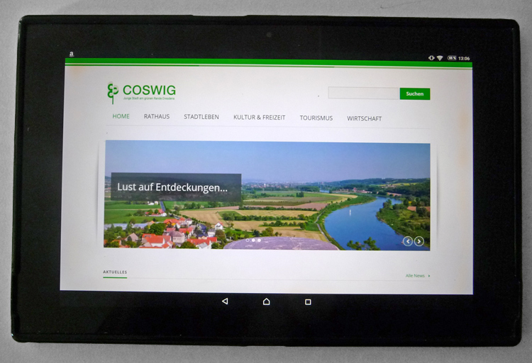 Die neue Homepage dargestellt auf einem Tablet