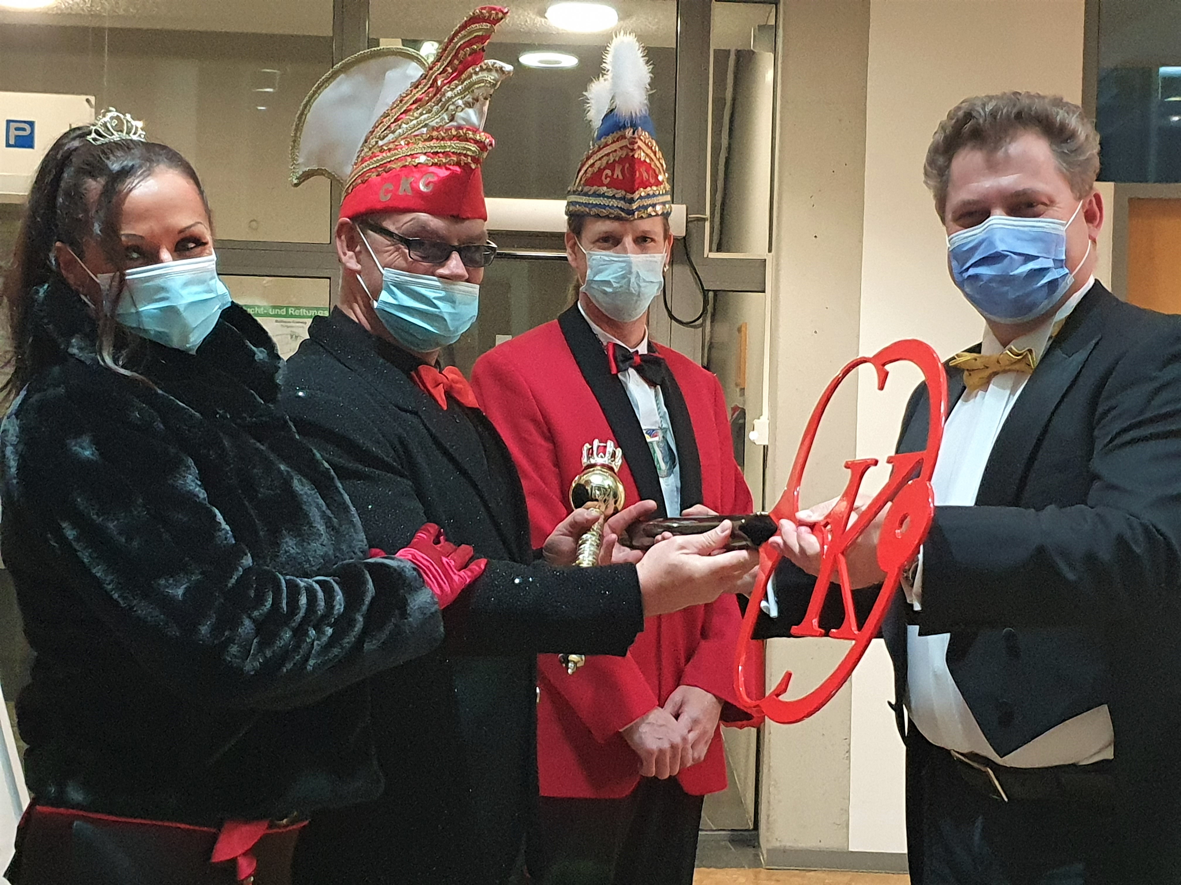 OB übergibt Rathausschlüssel