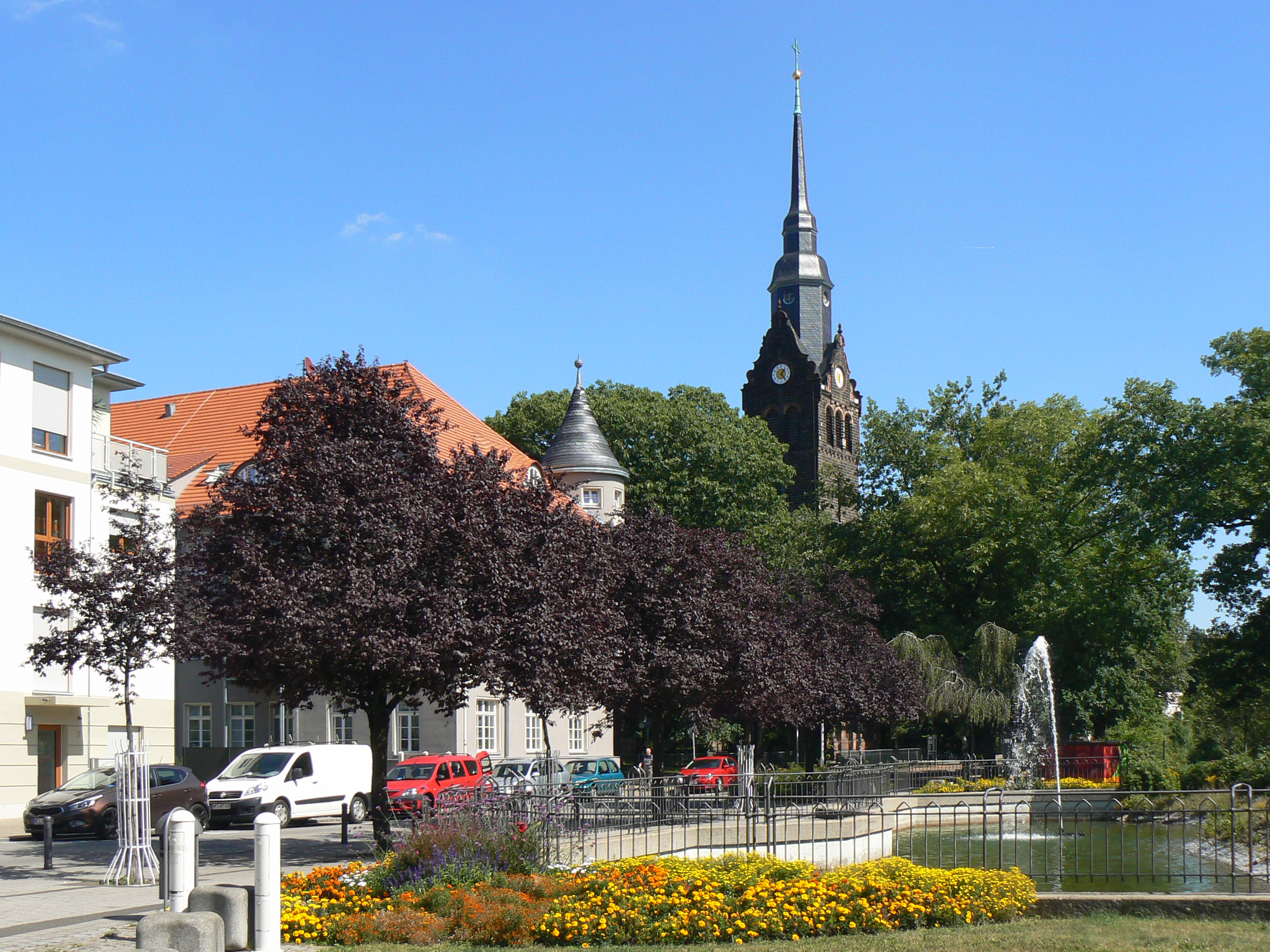 Wettinplatz mit Teich und Fontäne