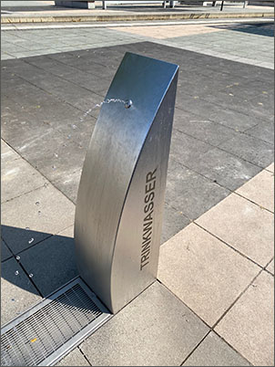 Trinkwasserbrunnen sprudelt am Lovosicer Platz