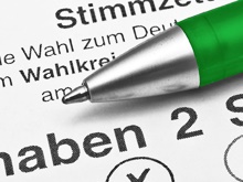 Symbolbild Wahlen - Stimmzettel mit Stift