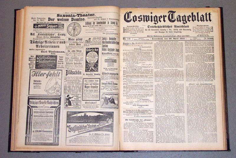 Aufgeschlagener Sammelband - Coswiger Tageblatt
