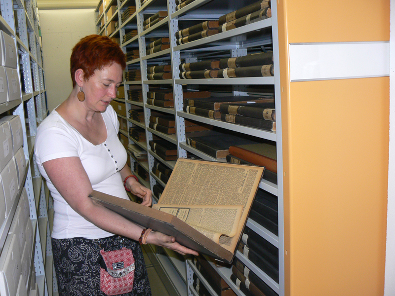 Frau Uhlemann, Leiterin des Stadtarchives