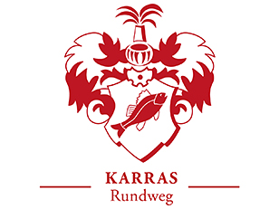 Schild mit Wappen der Karrasse und Schrift KARRAS-Rundweg